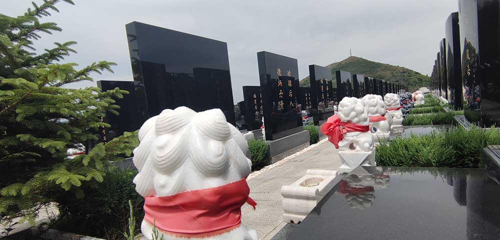 回龙岗公墓